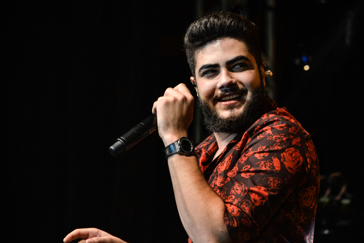 Henrique, que faz dupla com seu irmão Juliano, foi atingido por pedrada durante show nesta quinta-feira, 26